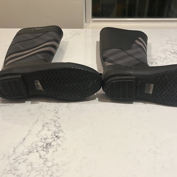 Burberry Clemence Rainboots size 38 - Gray - Picture 4 of 4